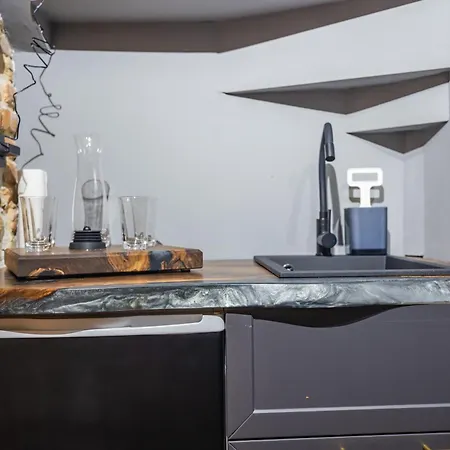 Апартамент Skyler 9 *