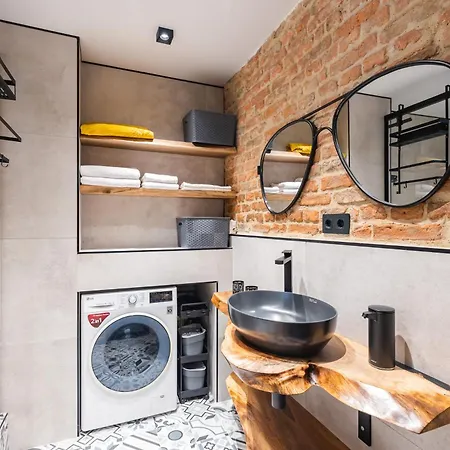 Апартамент Skyler 9 *